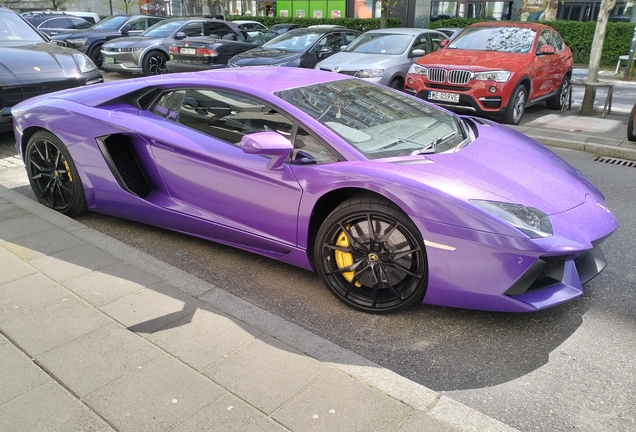 Lamborghini Aventador LP700-4