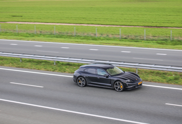 Porsche Taycan Turbo S Cross Turismo