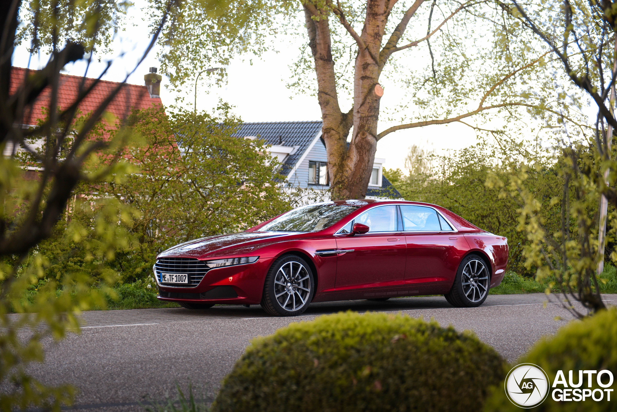 Aston Martin Lagonda Taraf duikt op in Ridderkerk