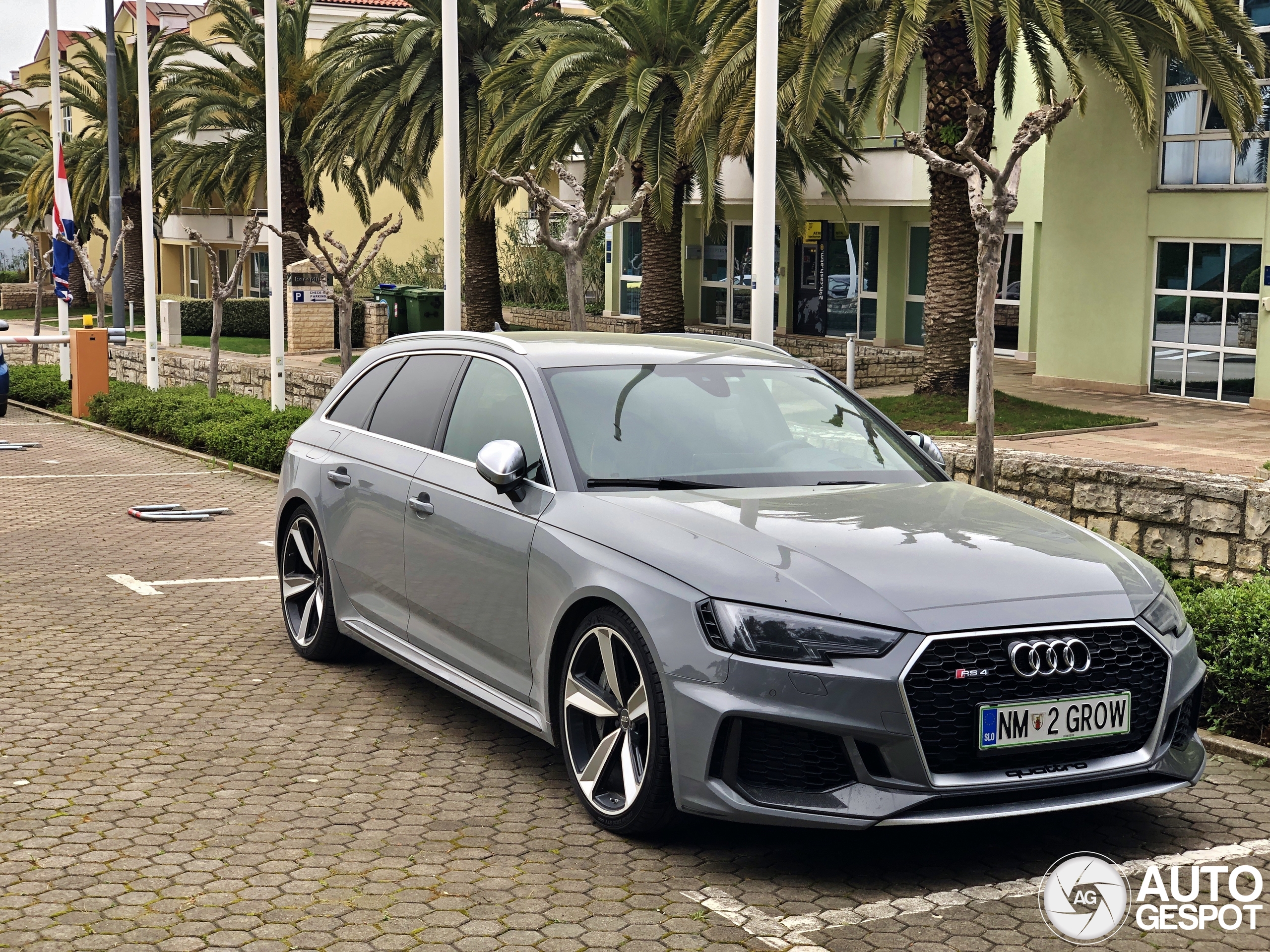 Audi RS4 Avant B9