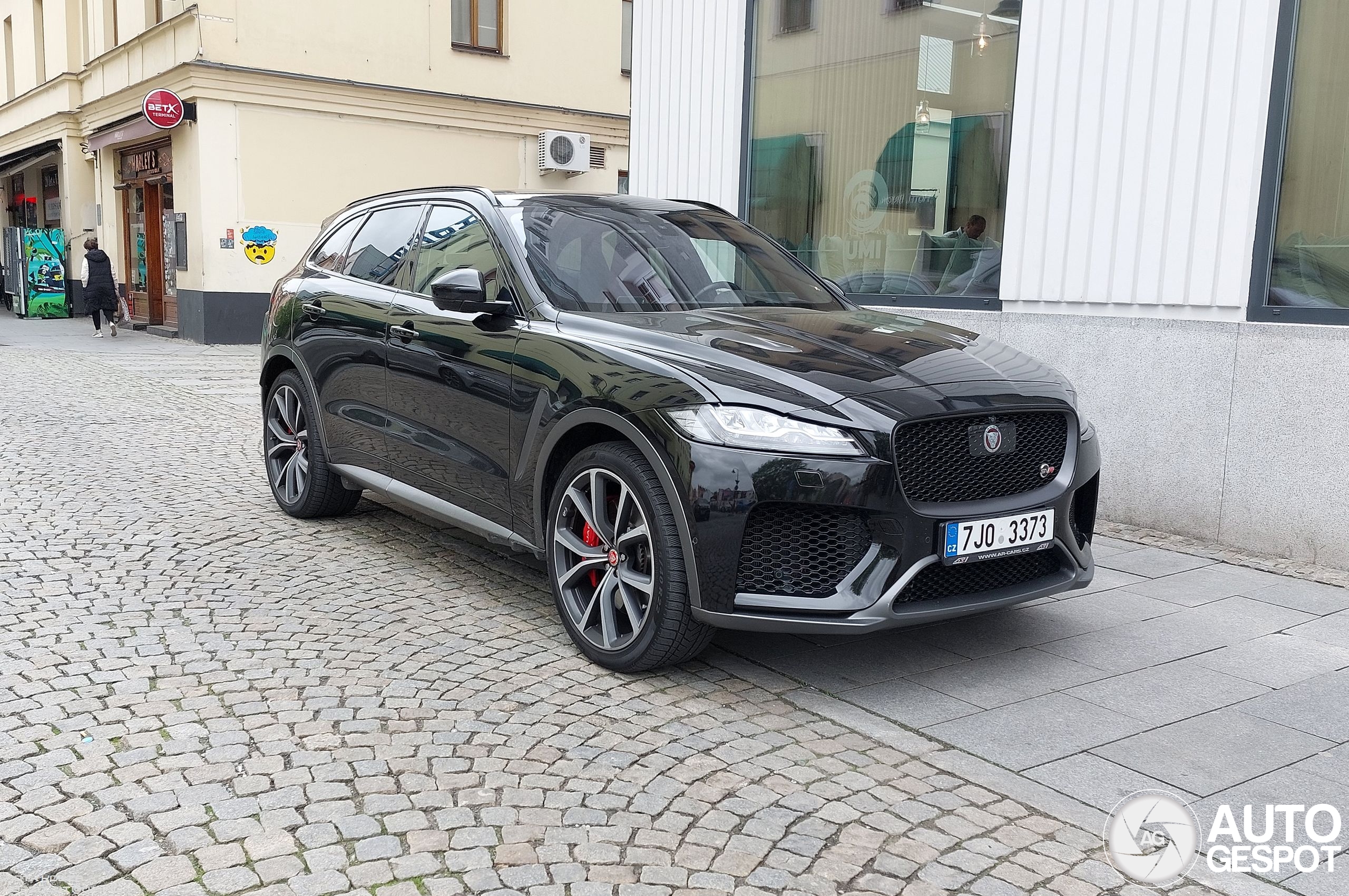 Jaguar F-PACE SVR