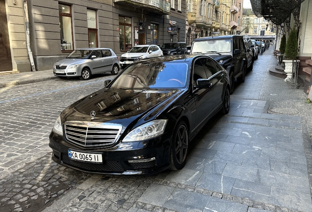 Mercedes-Benz S 65 AMG V221 2010