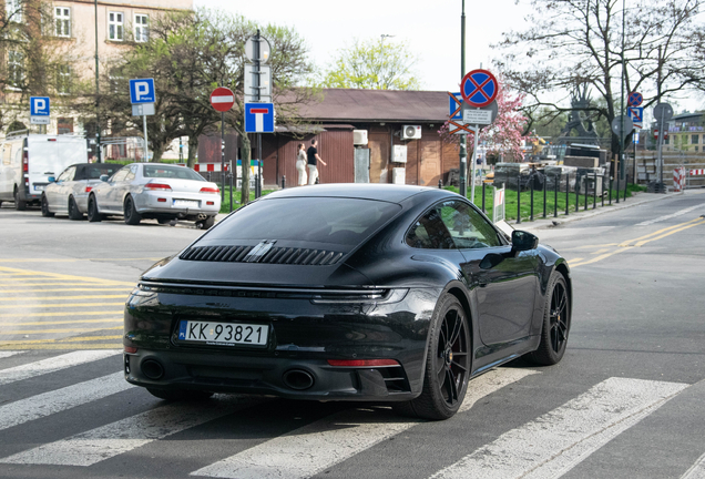 Porsche 992 Carrera 4 GTS