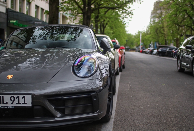 Porsche 992 Carrera 4 GTS Cabriolet