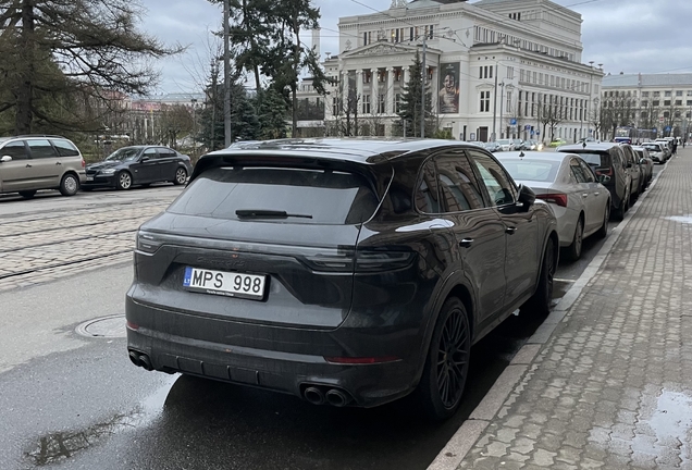 Porsche 9YA Cayenne GTS