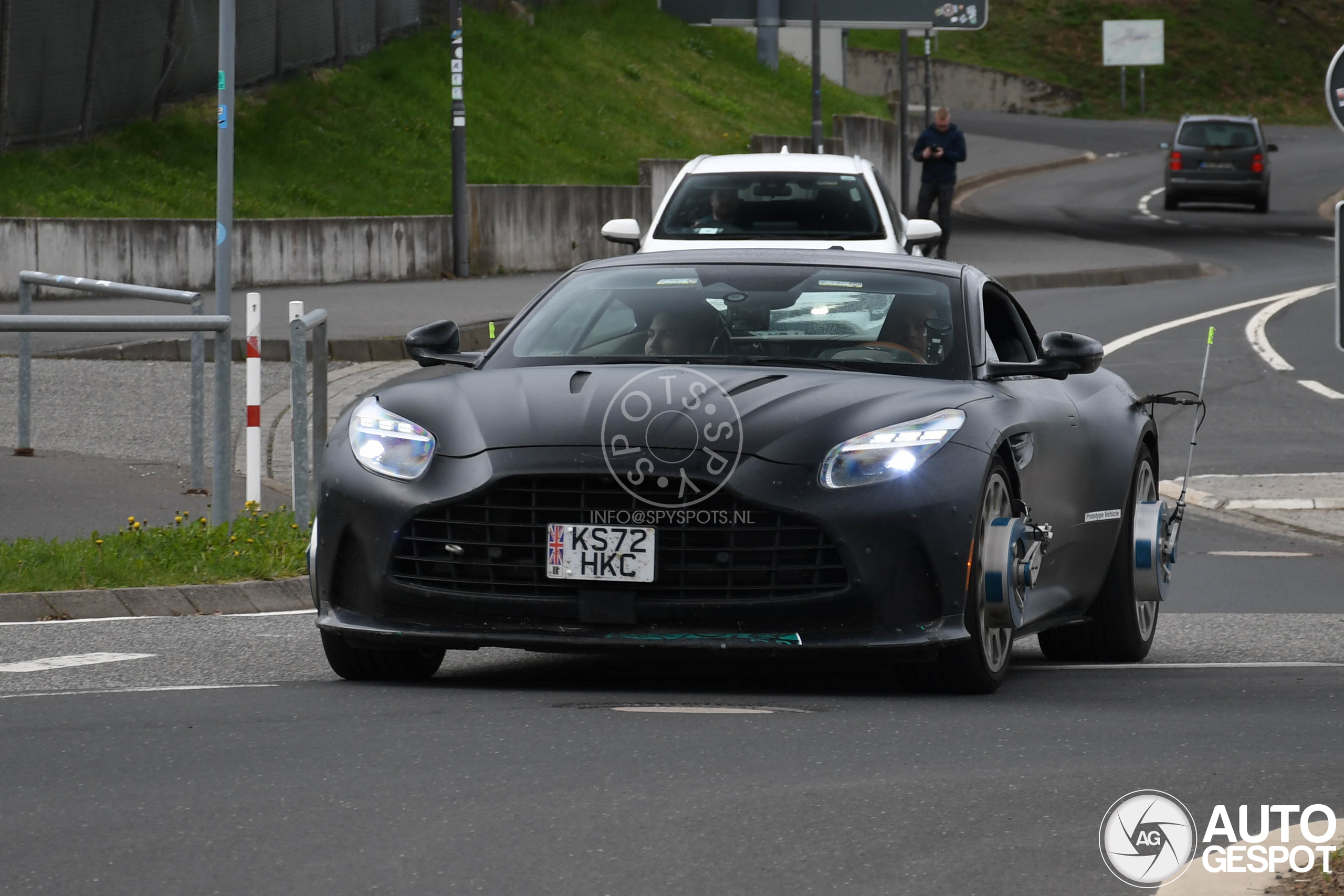 Aston Martin DB12