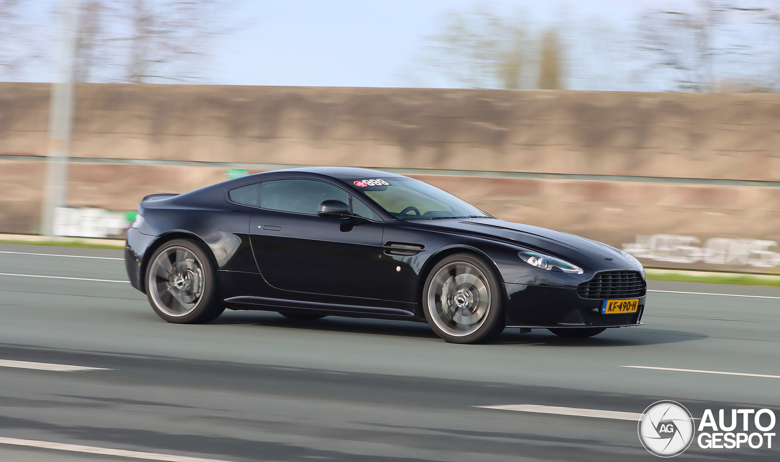 Aston Martin V8 Vantage S