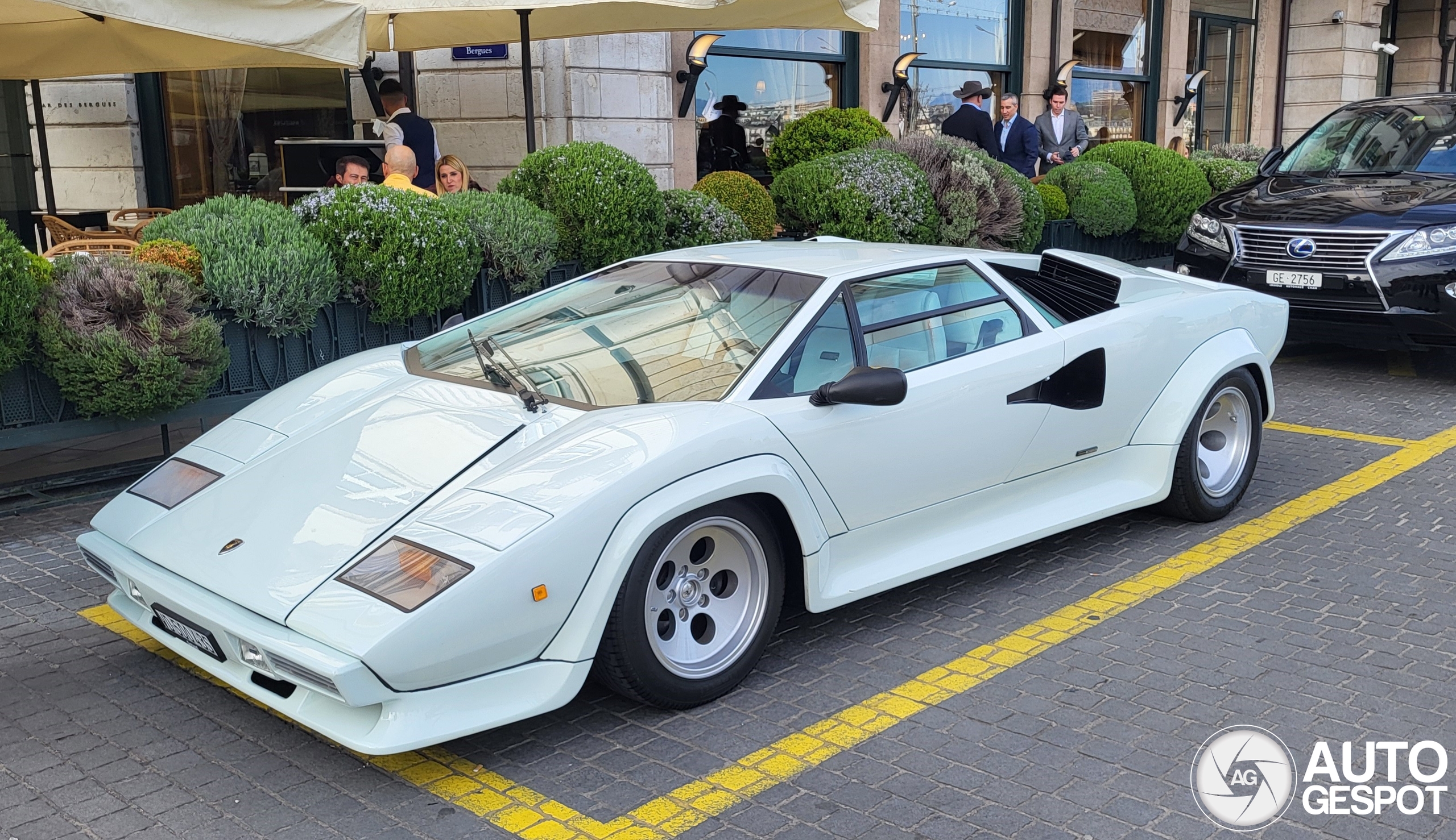 Lamborghini Countach brengt weer flair in Genève