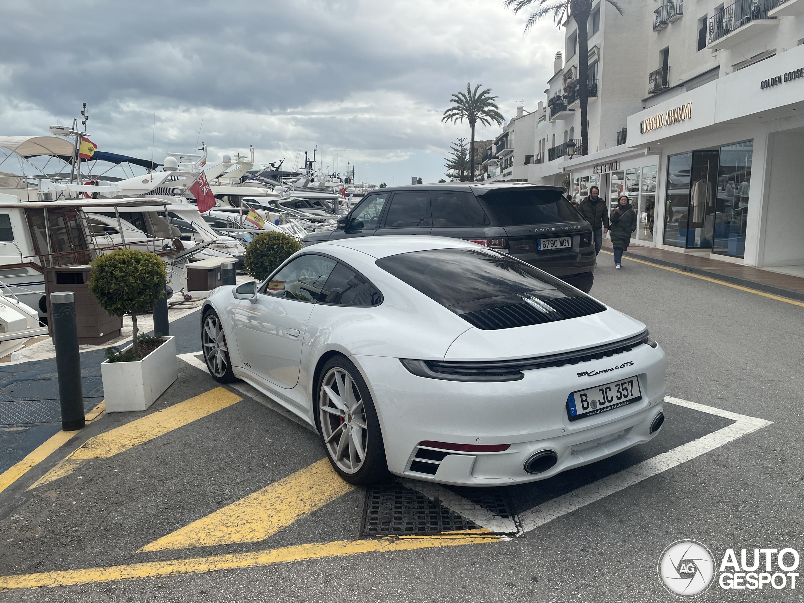 Porsche 992 Carrera 4 GTS