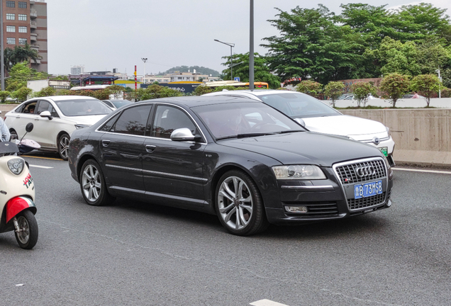 Audi S8 D3