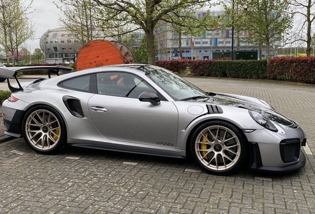 Porsche 991 GT2 RS Weissach Package