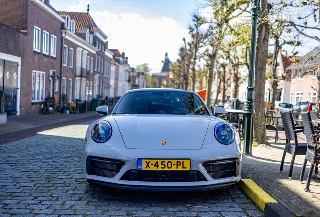 Porsche 992 Carrera 4 GTS