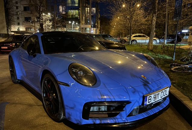 Porsche 992 Carrera 4 GTS