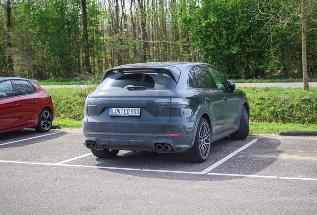 Porsche 9YA Cayenne GTS