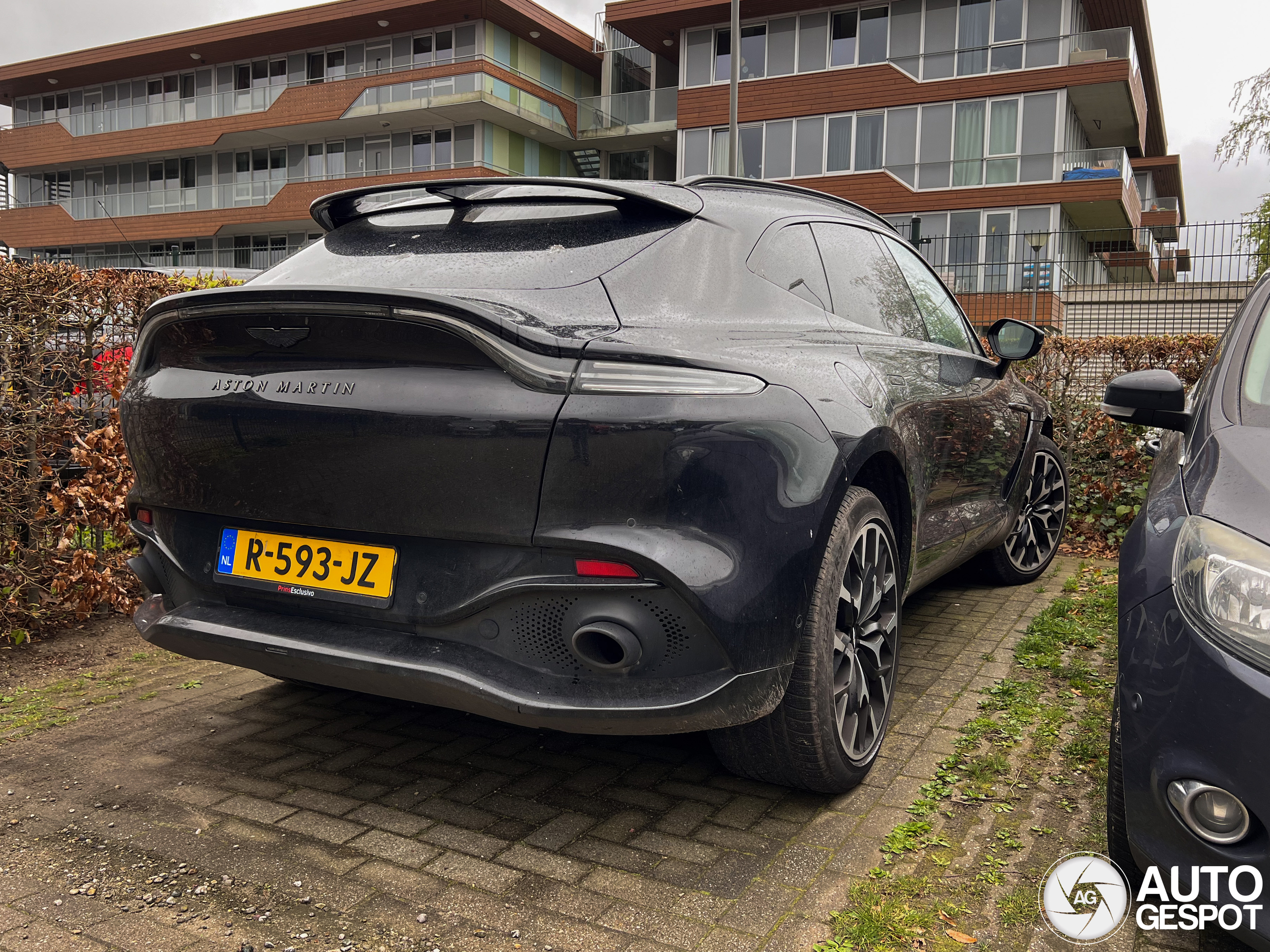 Aston Martin DBX