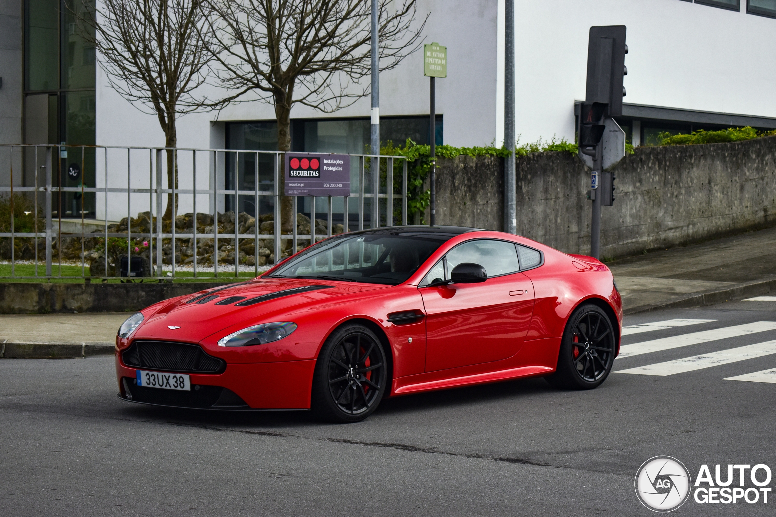 Aston Martin V12 Vantage S