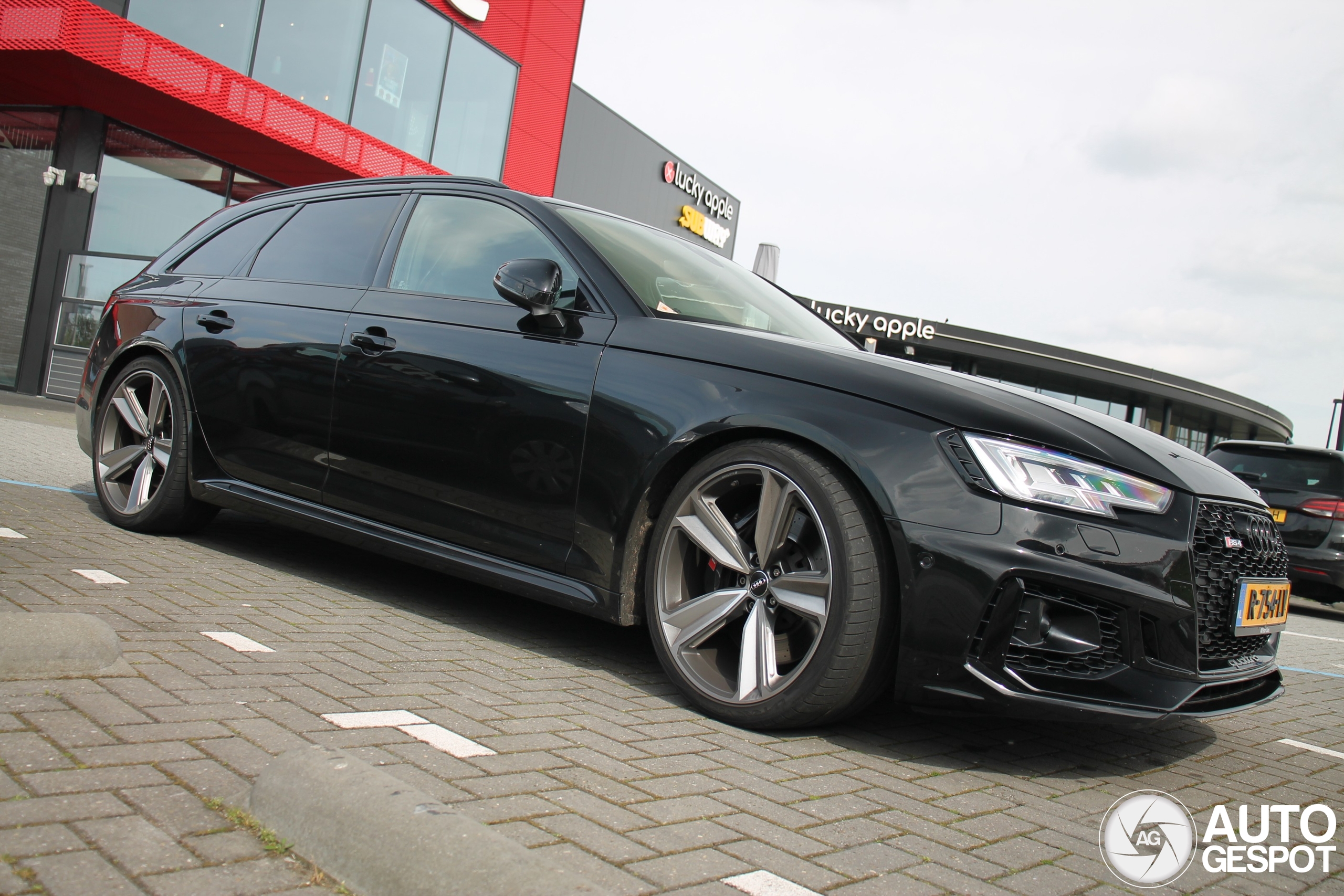 Audi RS4 Avant B9