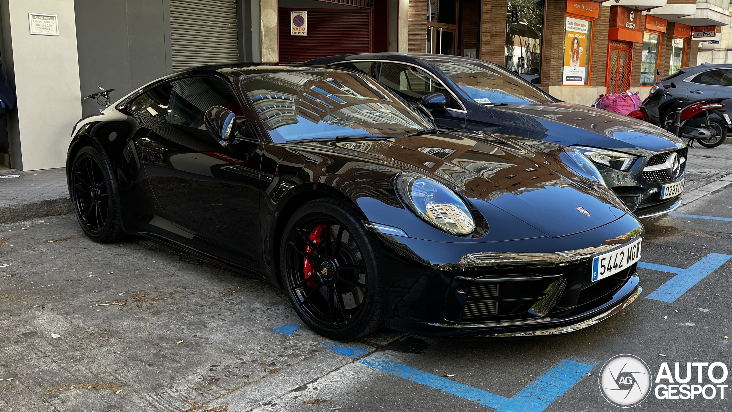 Porsche 992 Carrera 4 GTS