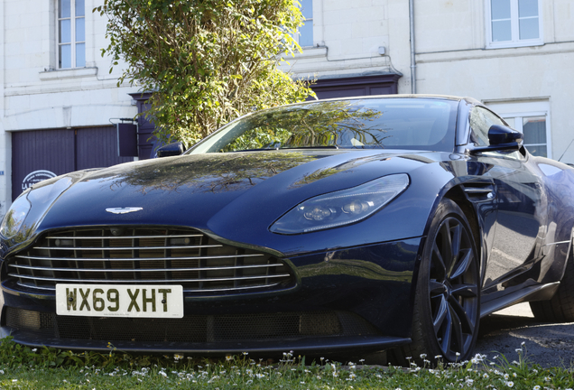 Aston Martin DB11 V8