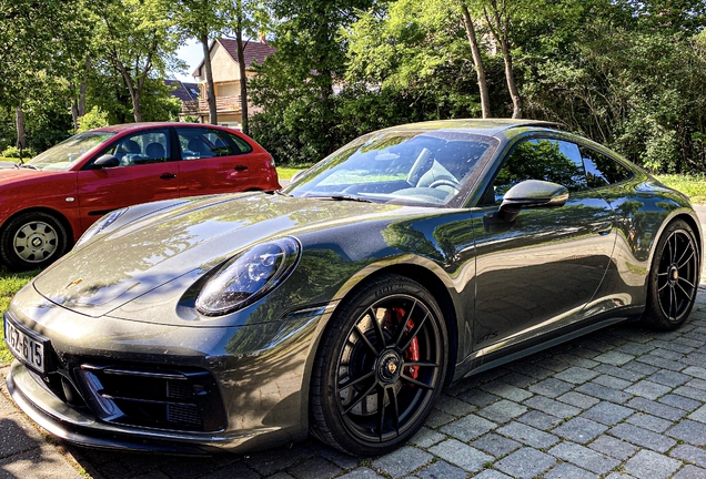 Porsche 992 Carrera 4 GTS