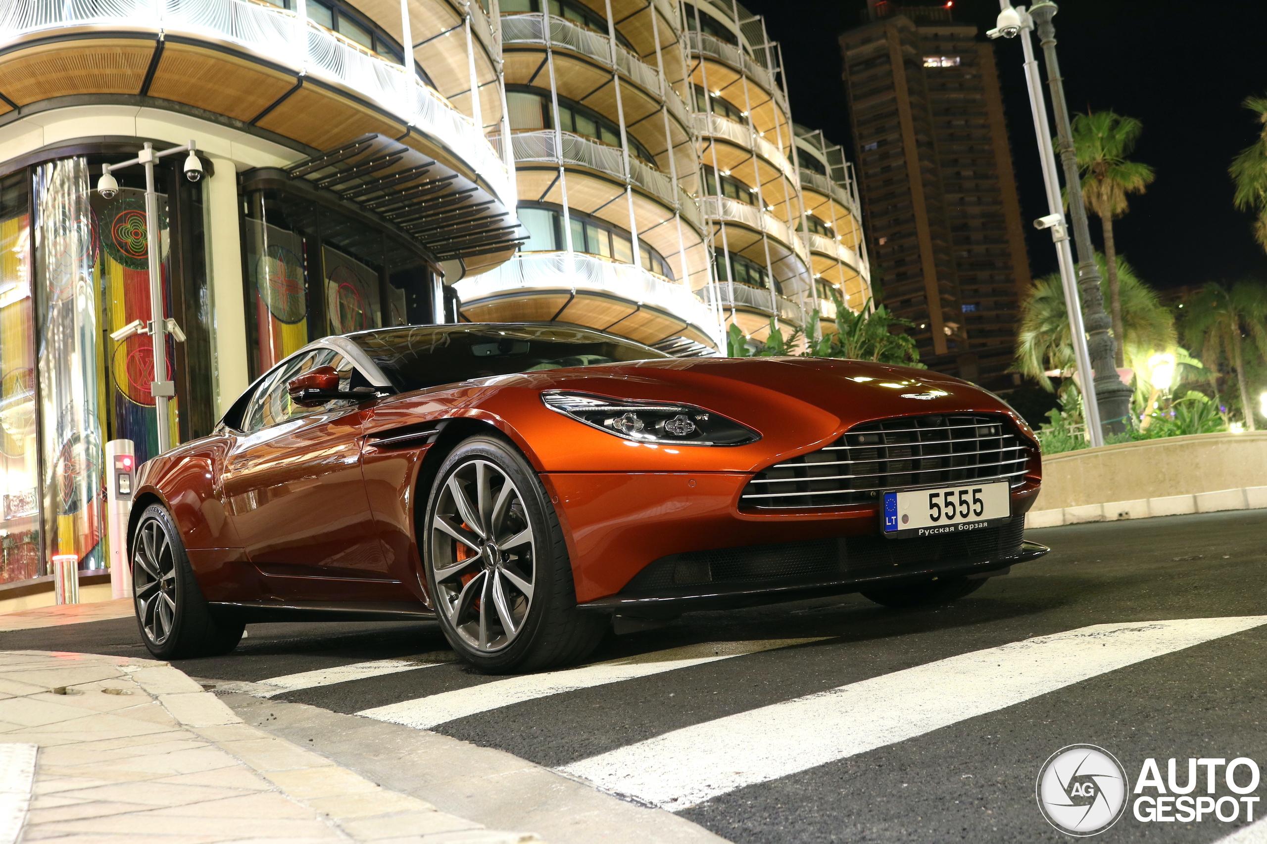 Aston Martin DB11