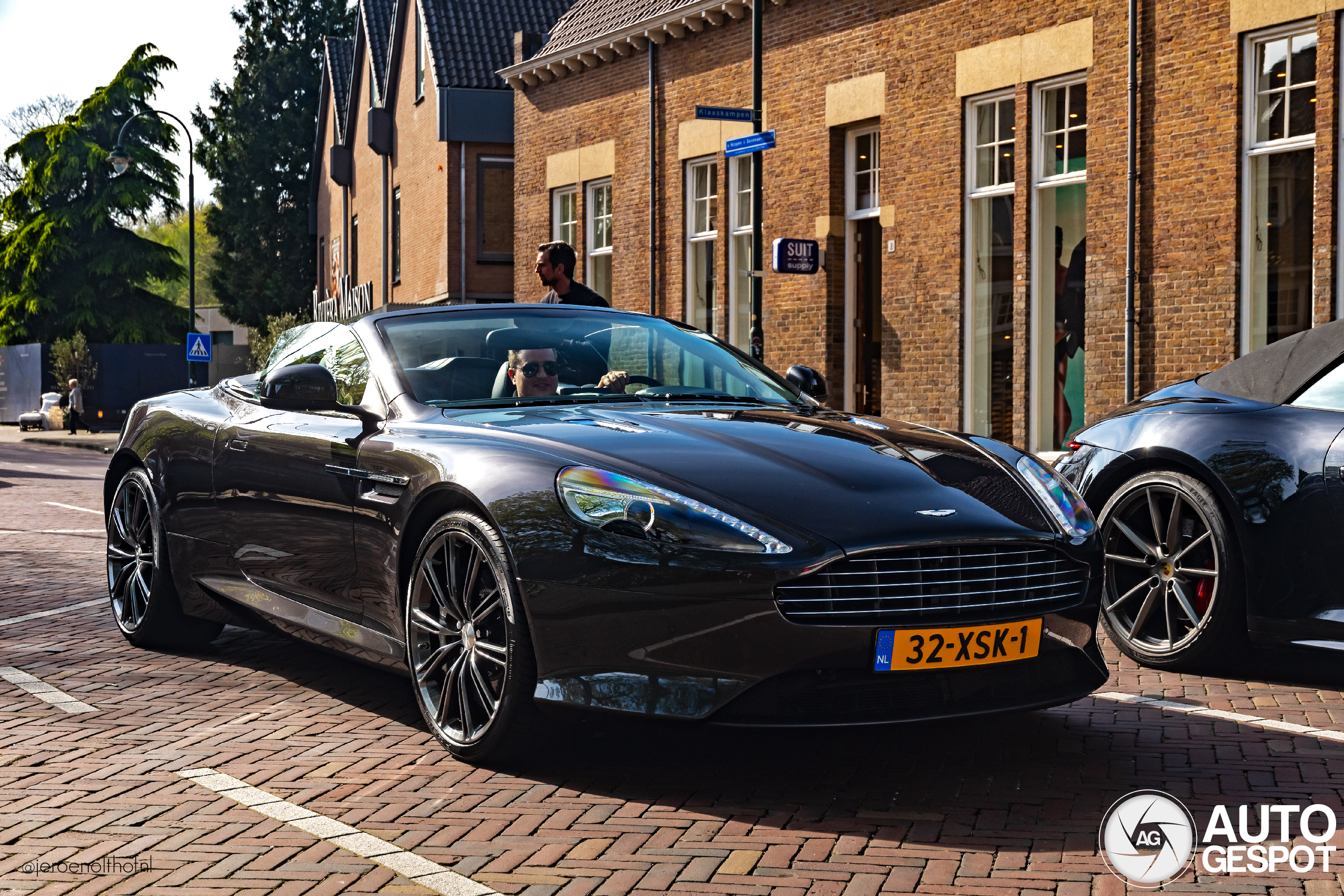 Aston Martin Virage Volante 2011