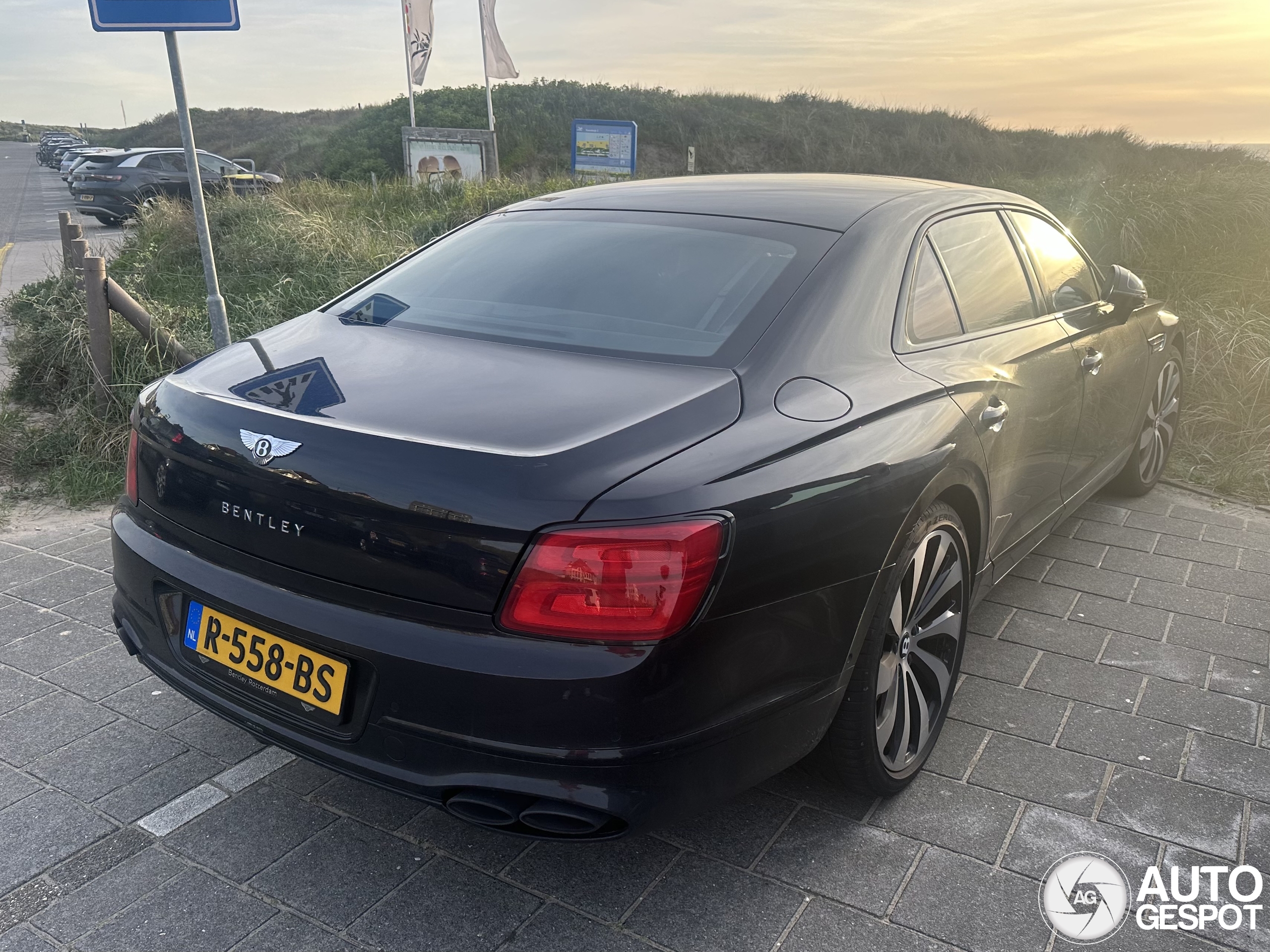 Bentley Flying Spur Hybrid