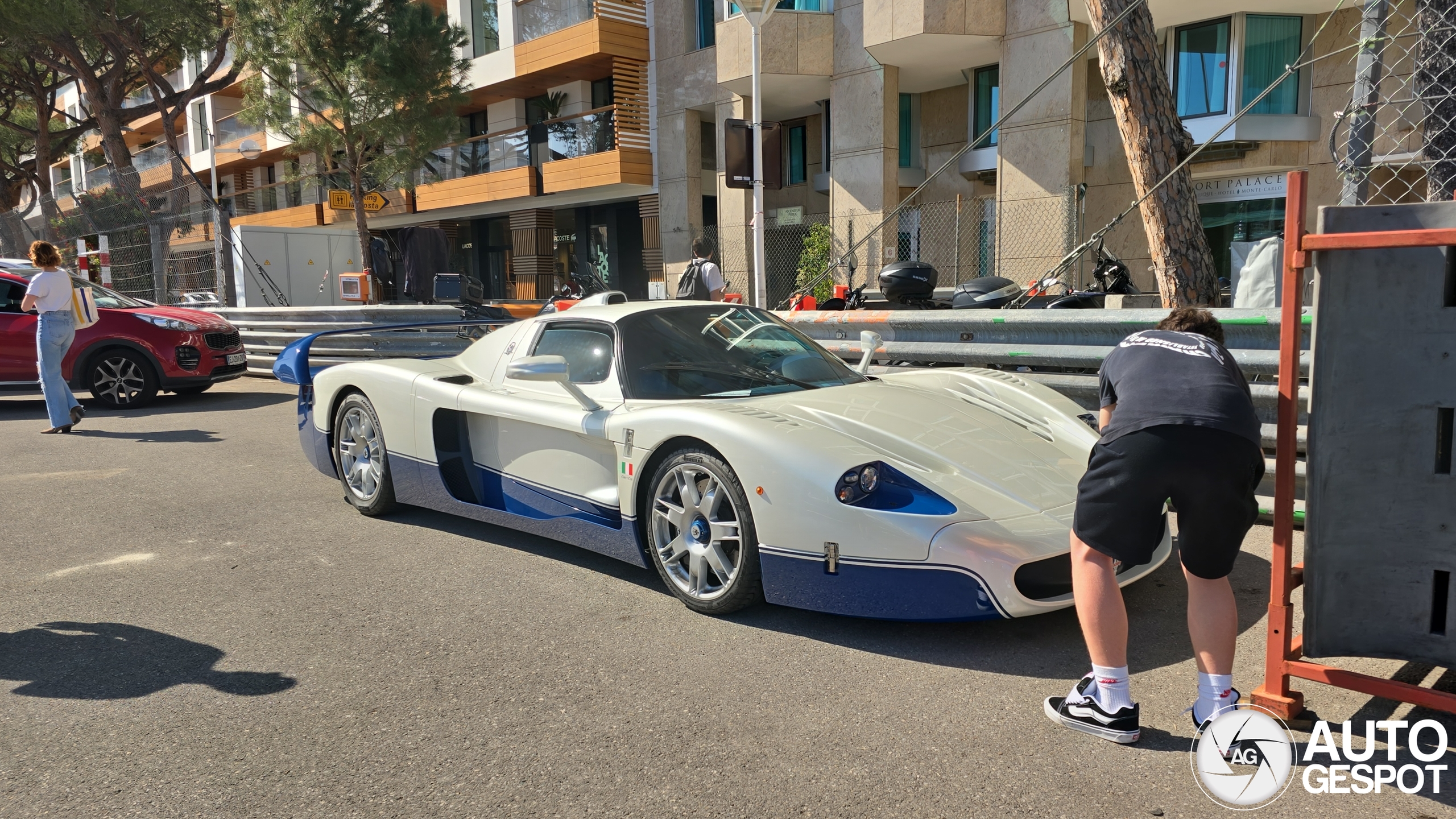 Geweldig, Monaco levert een nieuwe Maserati MC12 aan Autogespot