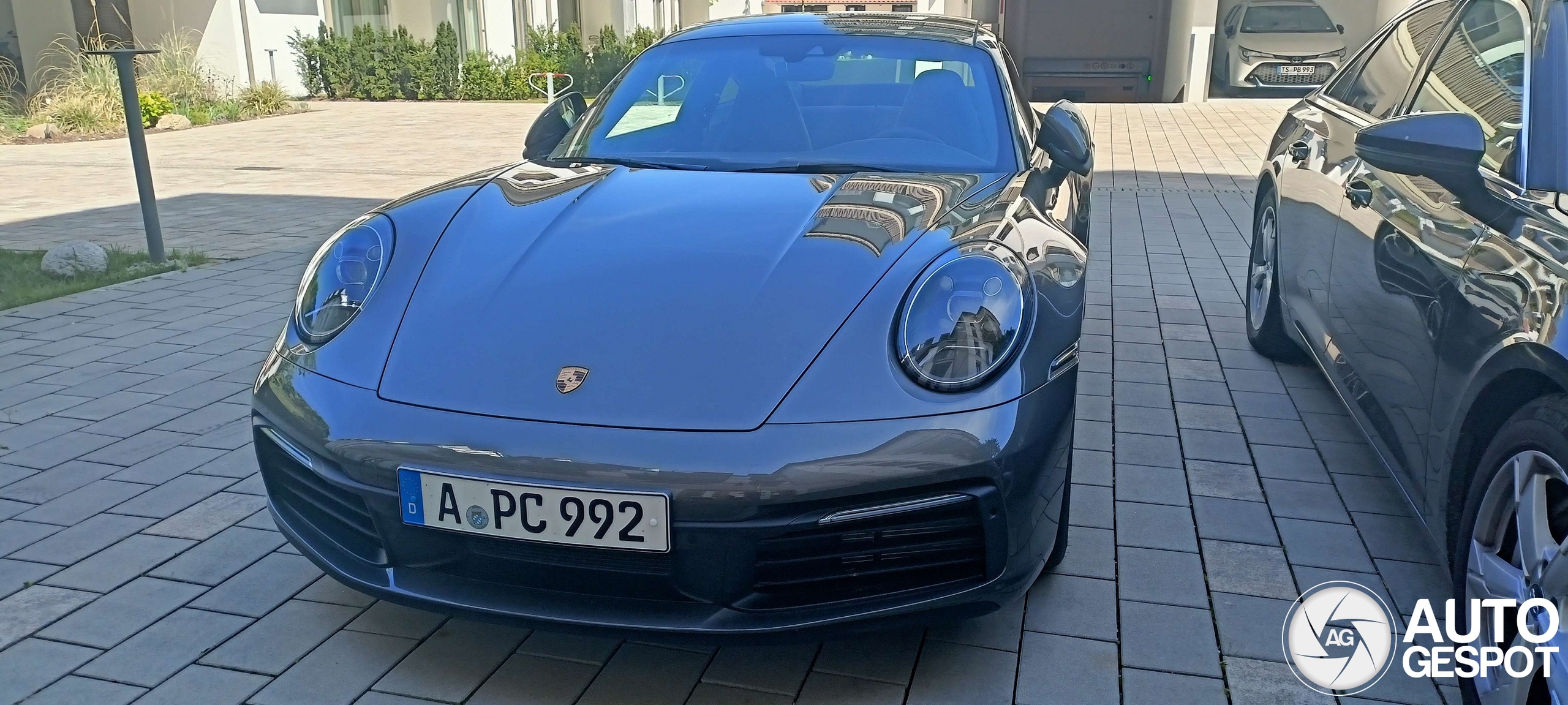 Porsche 992 Carrera 4 GTS