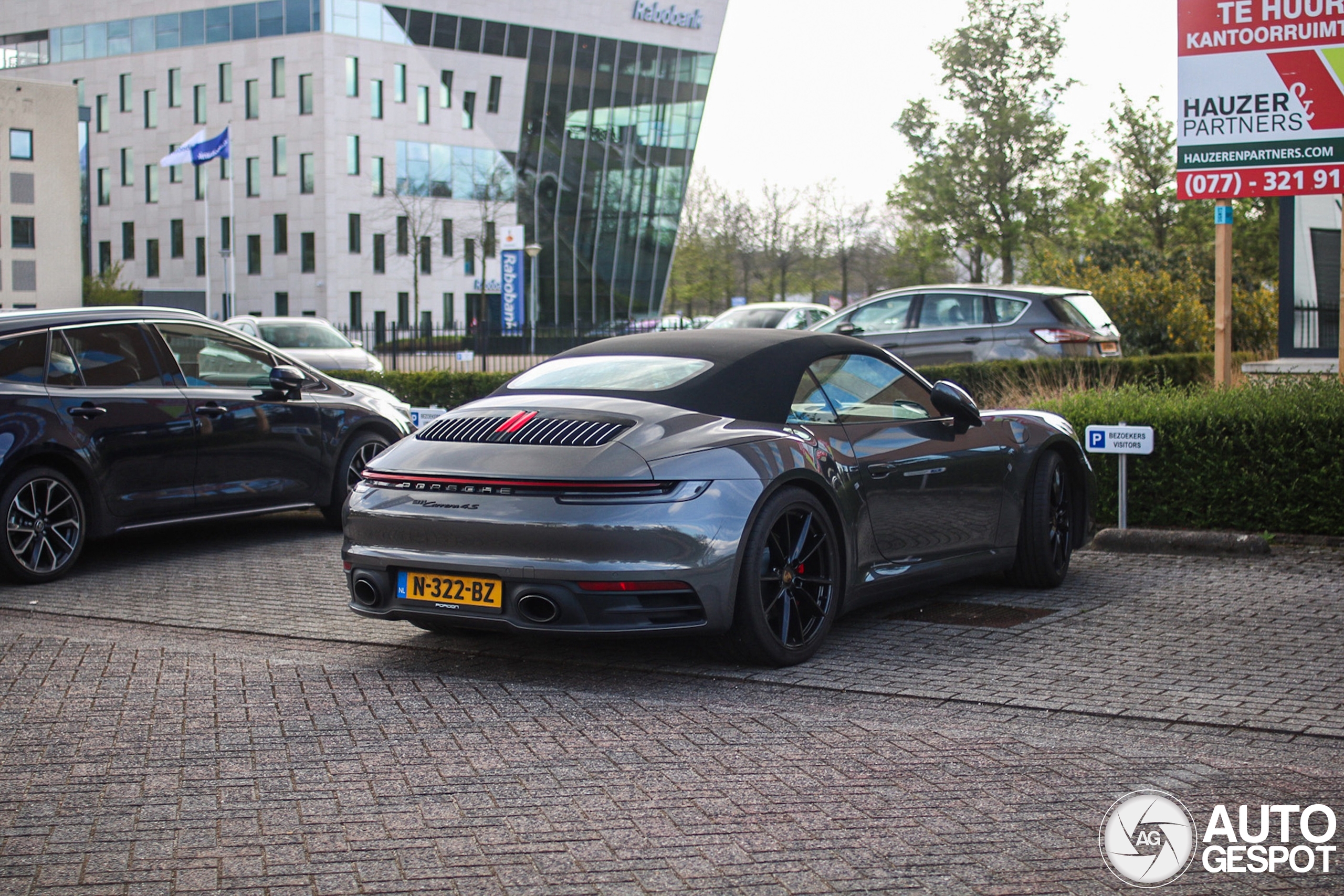 Porsche 992 Carrera 4S Cabriolet