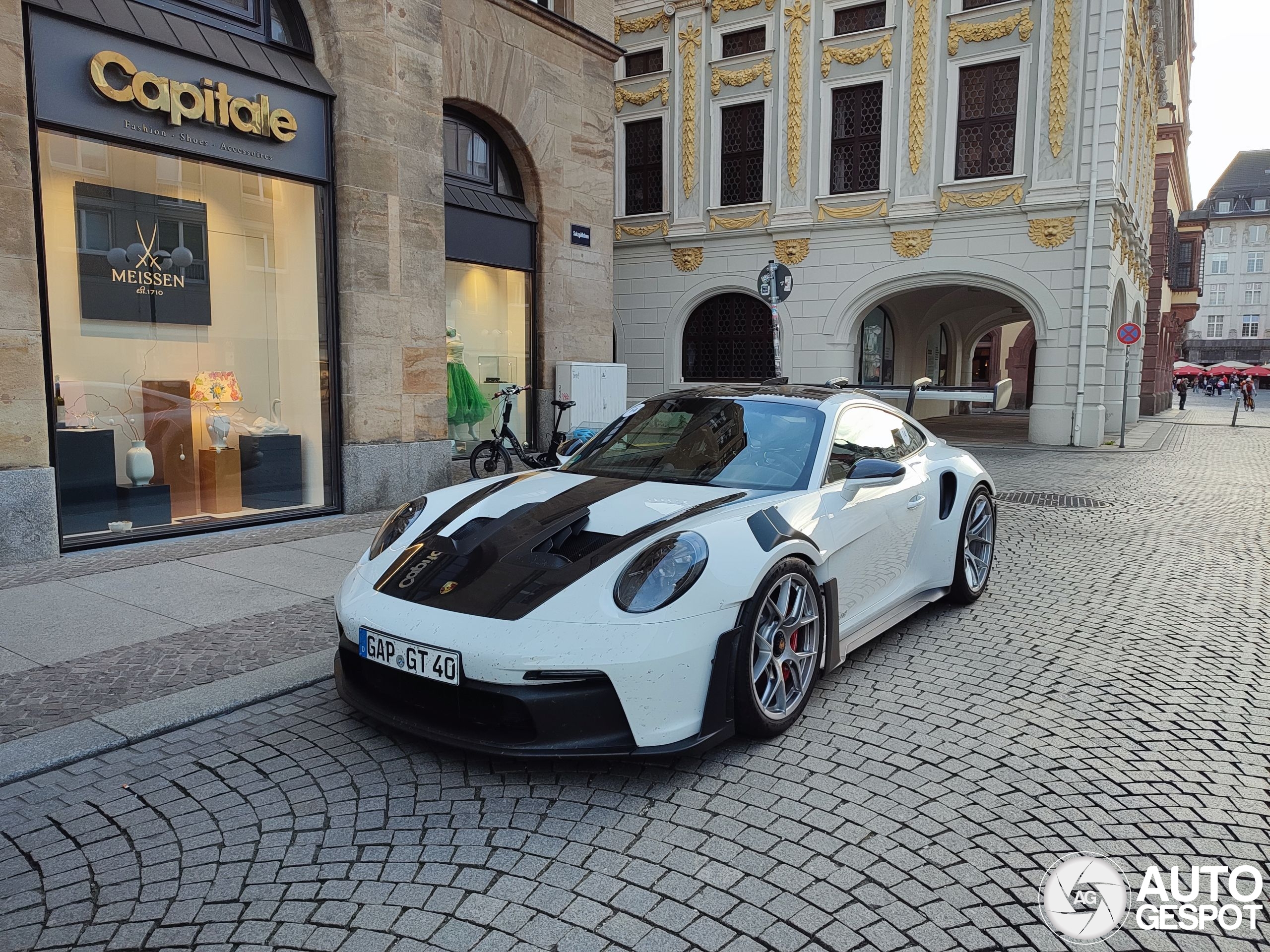 Porsche 992 GT3 RS Weissach Package