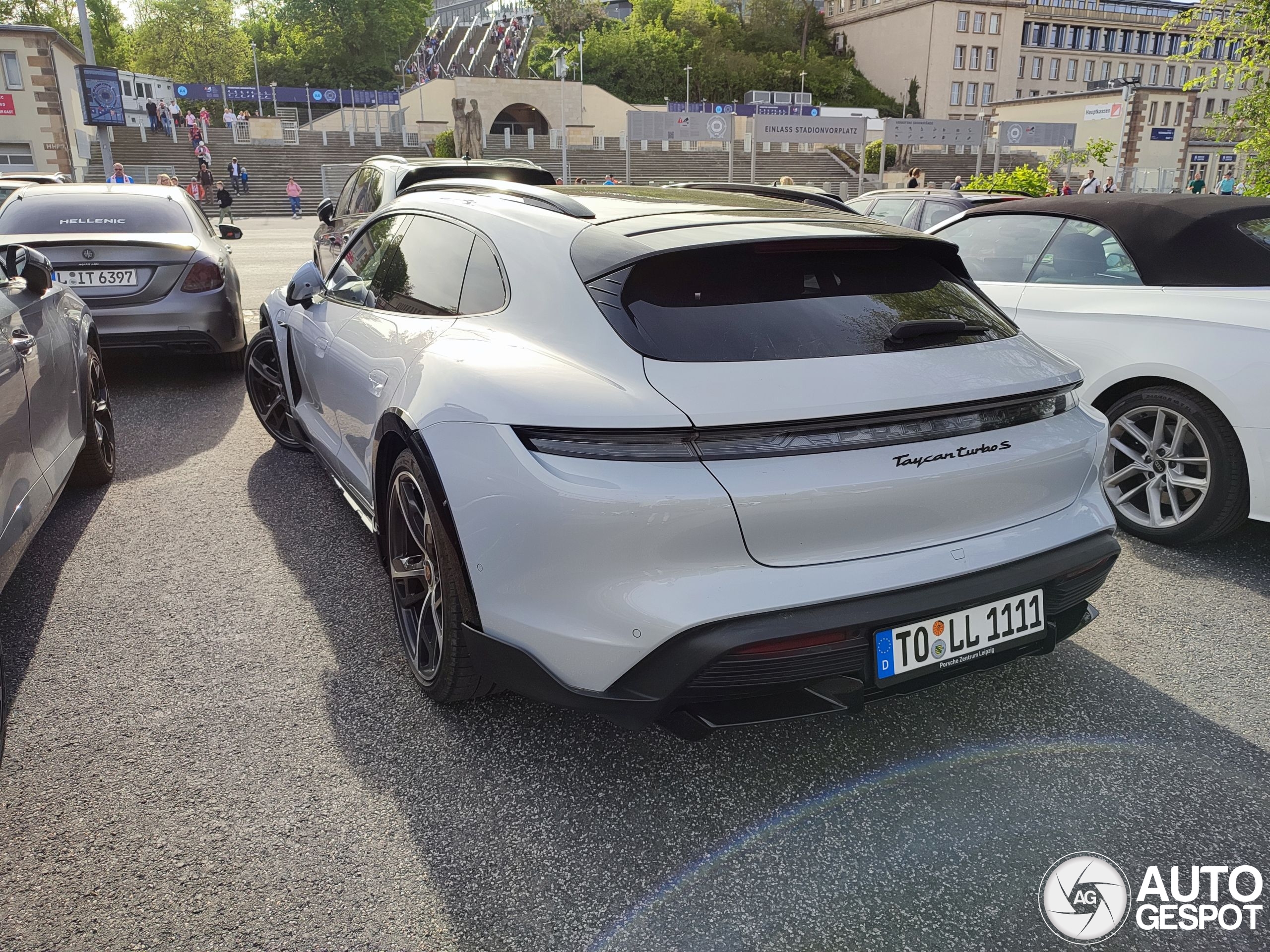 Porsche Taycan Turbo S Cross Turismo