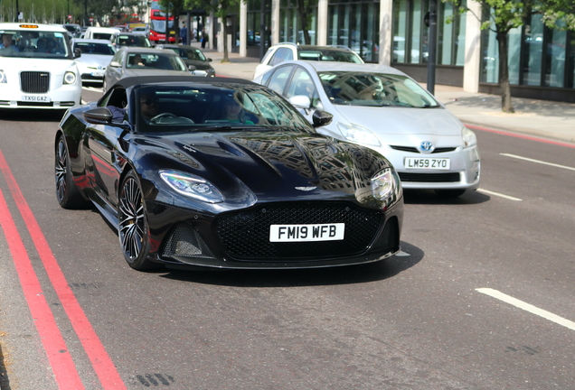 Aston Martin DBS Superleggera Volante