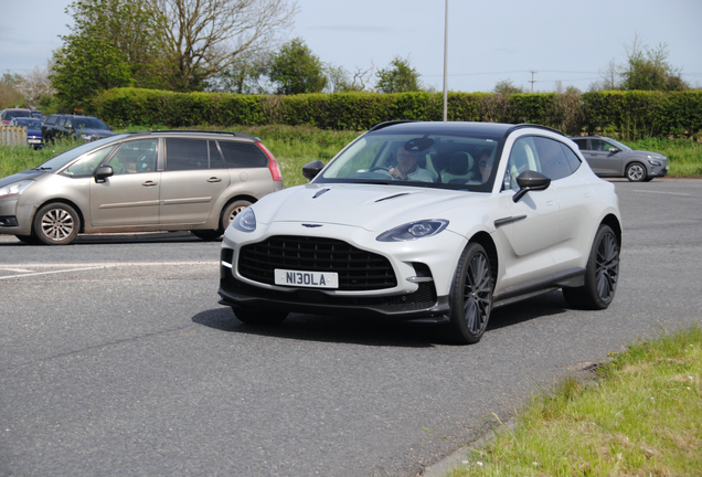 Aston Martin DBX707