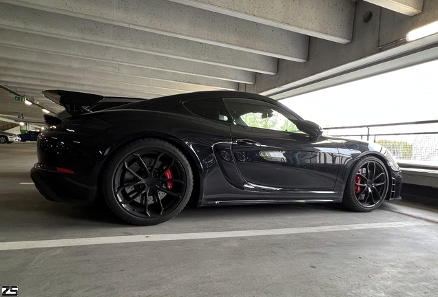 Porsche 718 Cayman GT4