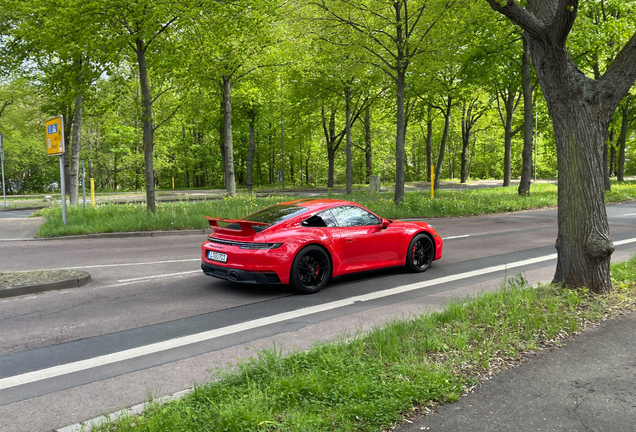 Porsche 992 Carrera 4 GTS