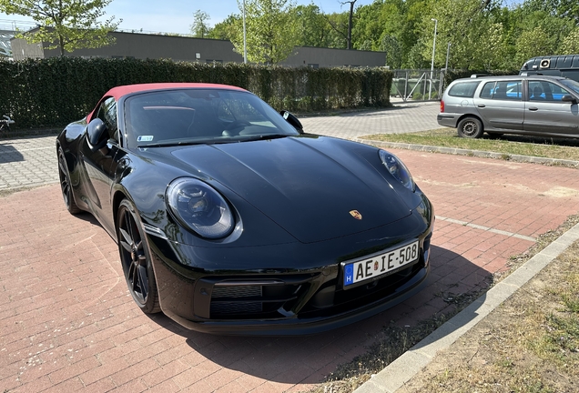 Porsche 992 Carrera 4 GTS Cabriolet