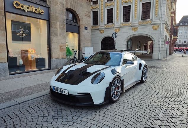 Porsche 992 GT3 RS Weissach Package