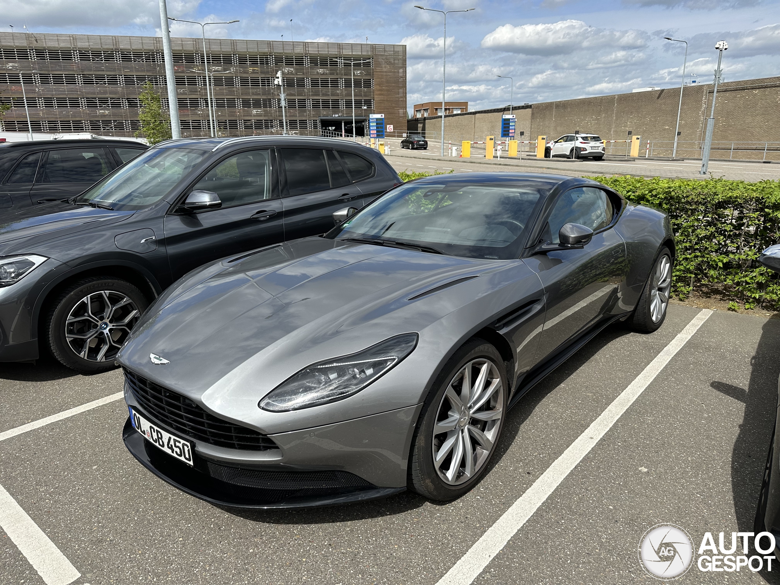 Aston Martin DB11 V8