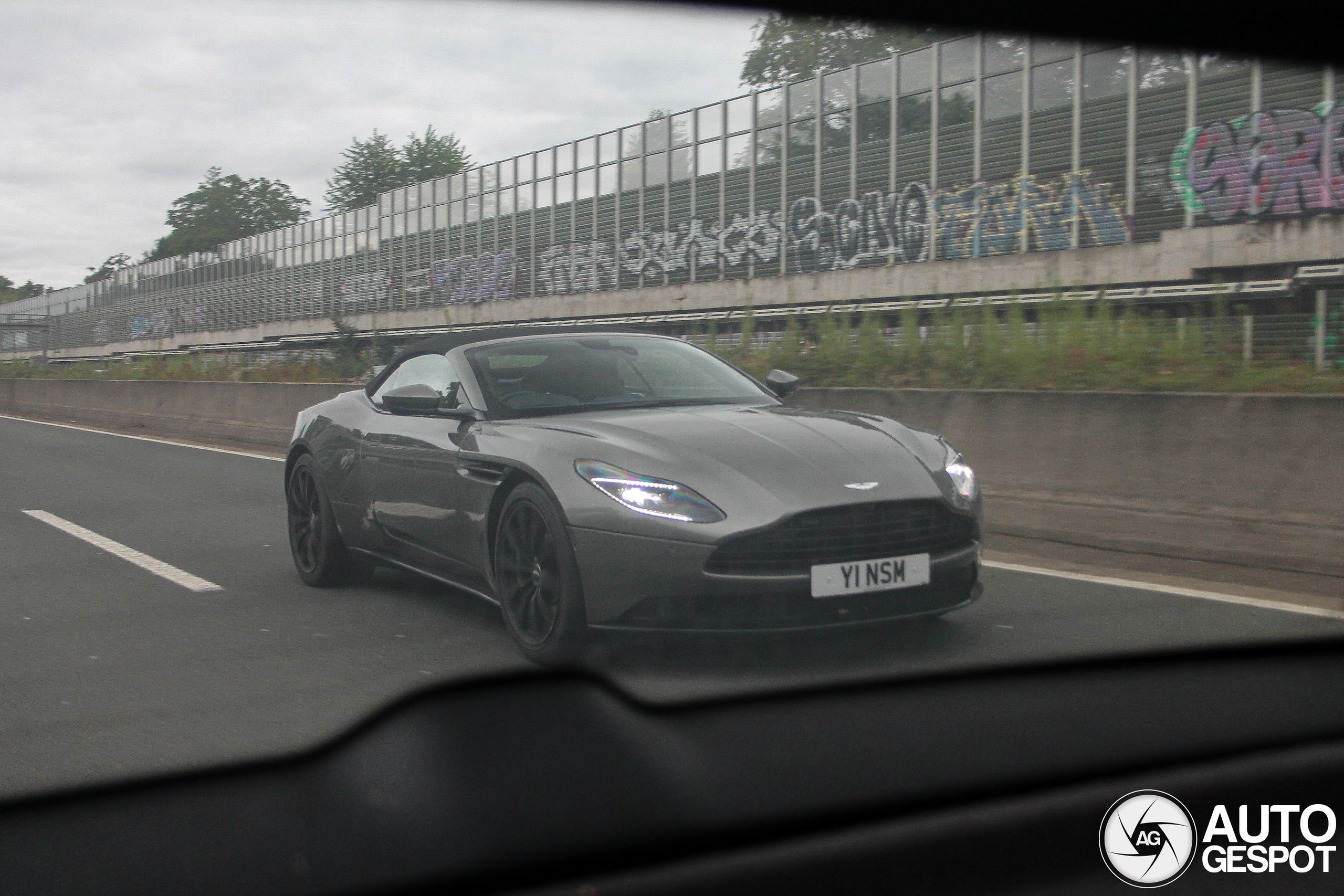 Aston Martin DB11 V8 Volante