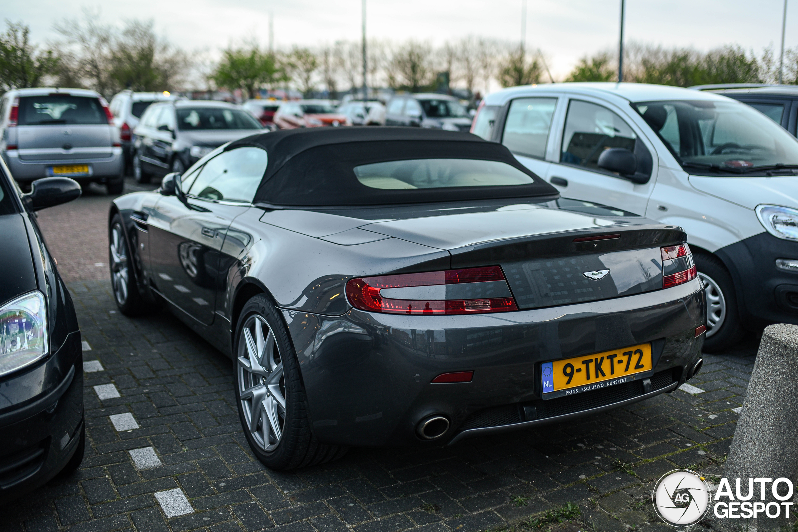 Aston Martin V8 Vantage Roadster