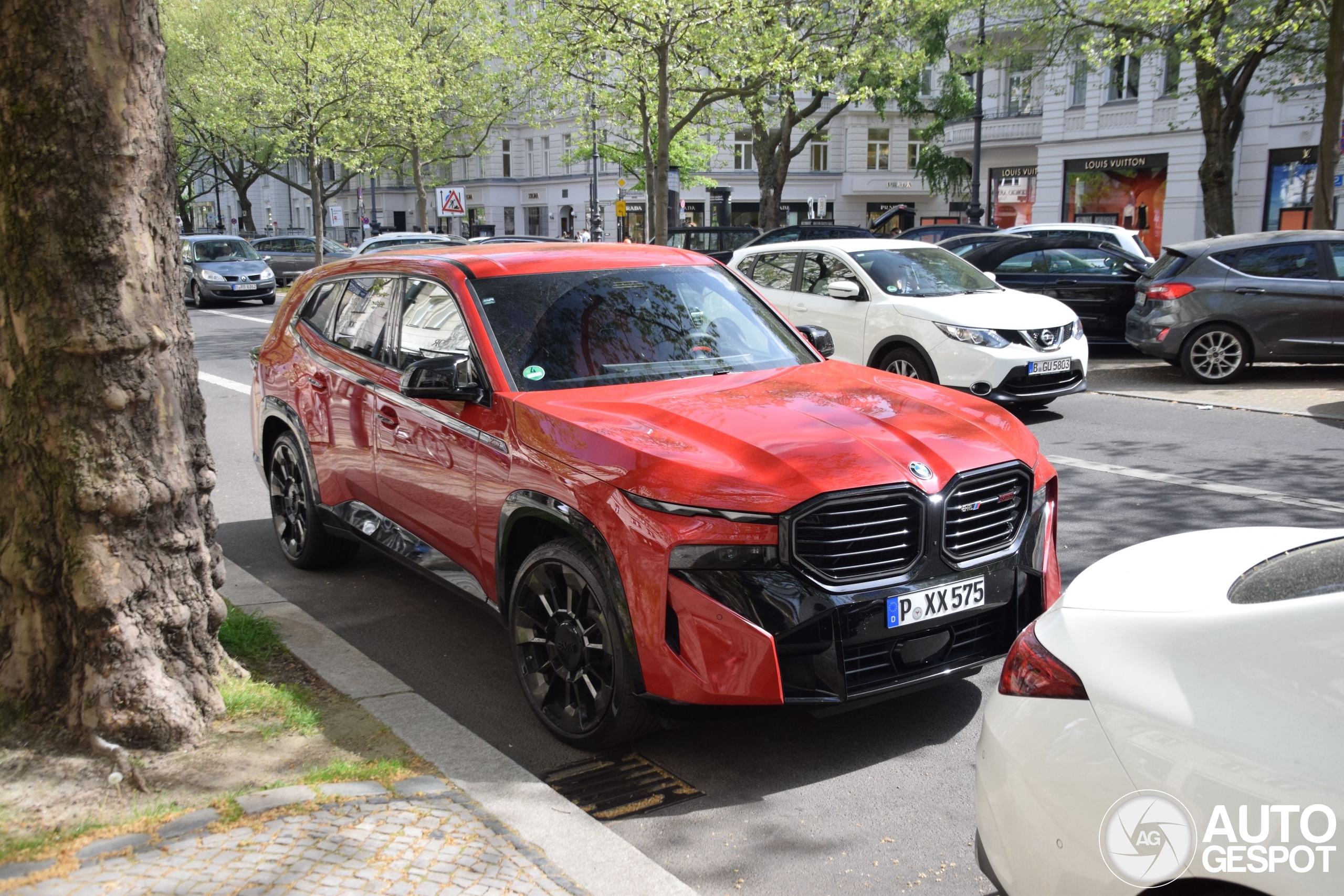 BMW XM G09 Label Red