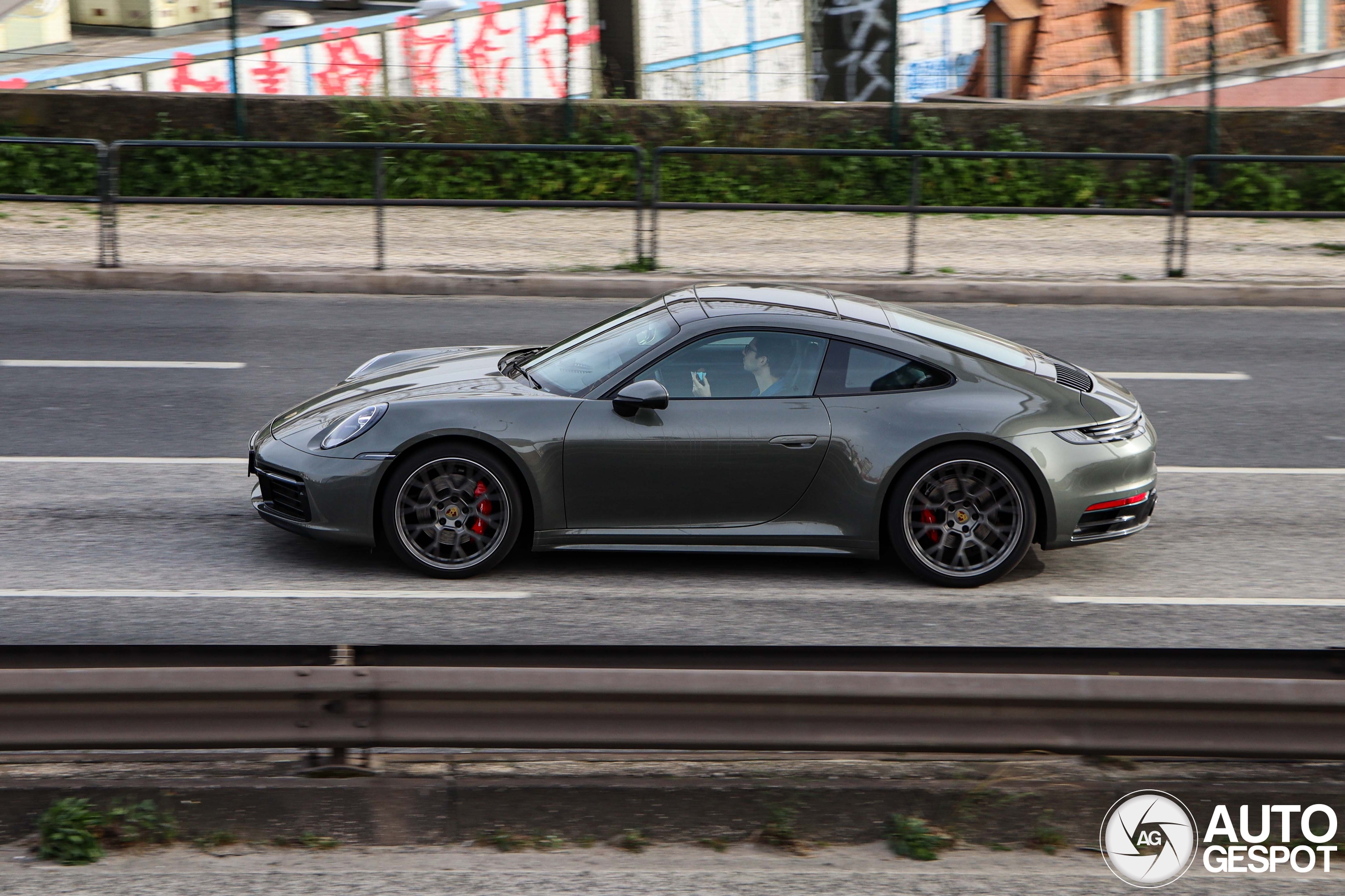 Porsche 992 Carrera 4S