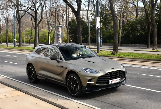 Aston Martin DBX707