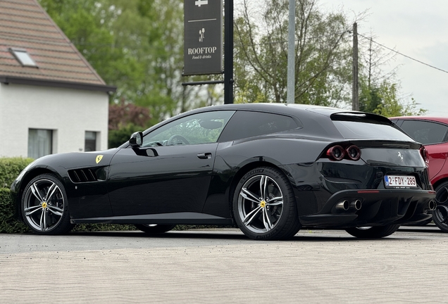 Ferrari GTC4Lusso T