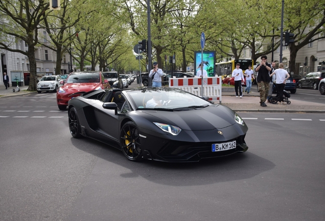 Lamborghini Aventador S LP740-4 Roadster Mansory