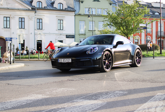 Porsche 992 Carrera 4 GTS