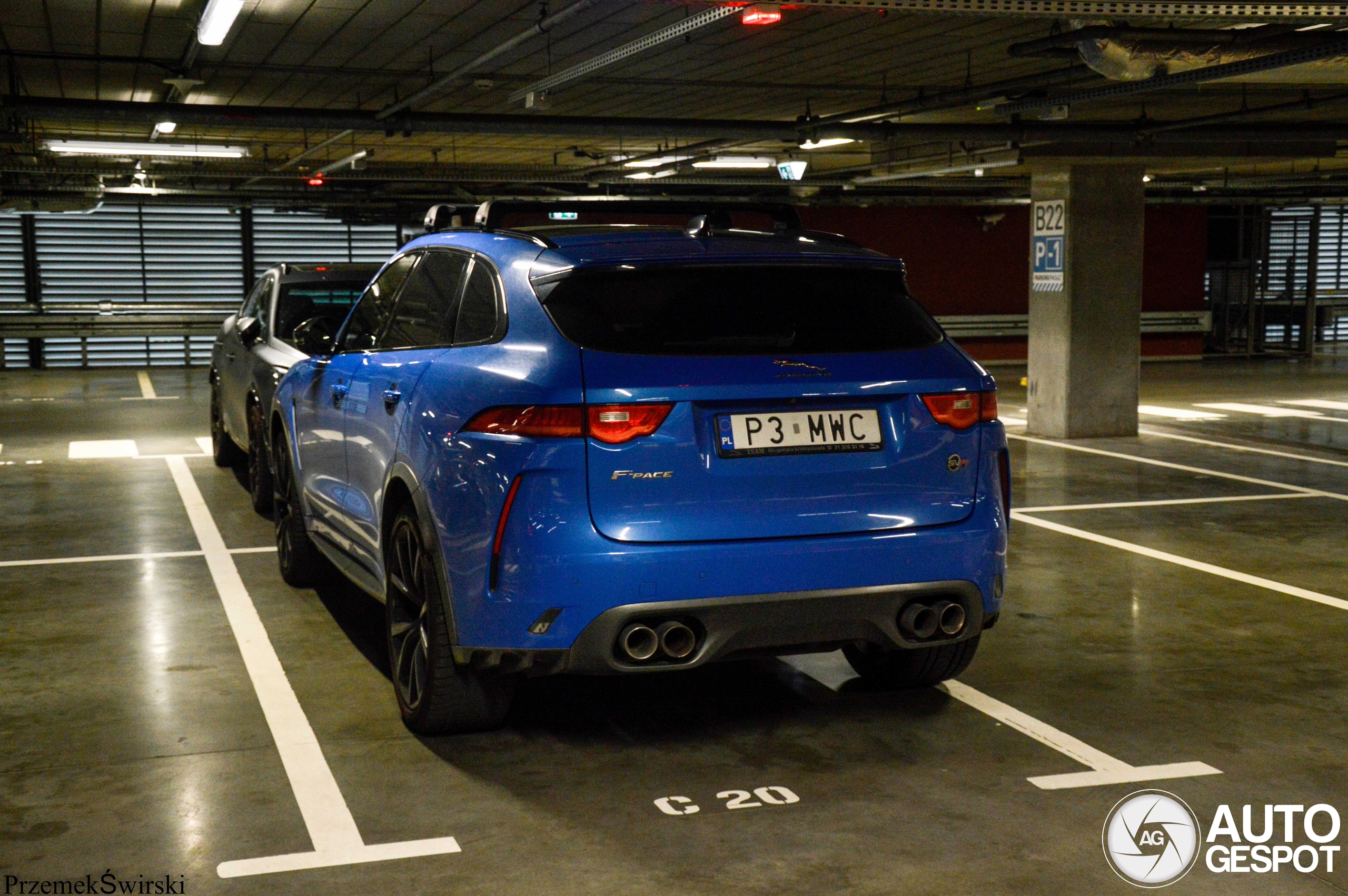 Jaguar F-PACE SVR