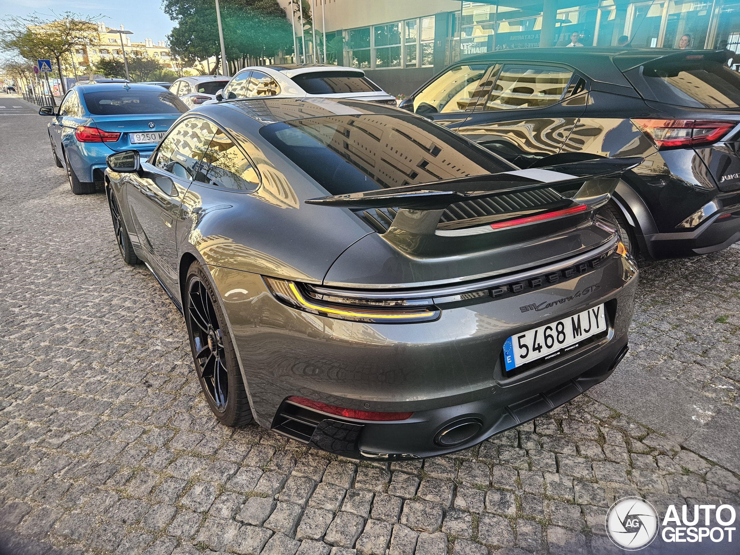 Porsche 992 Carrera 4 GTS