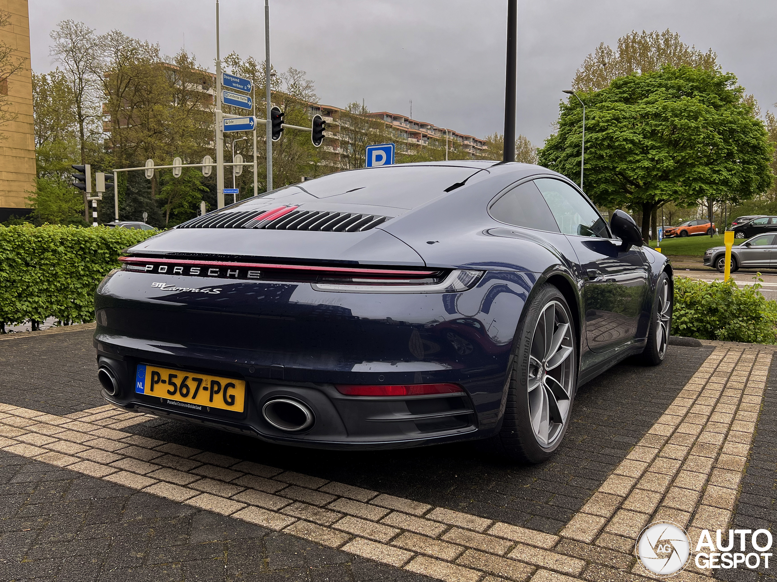 Porsche 992 Carrera 4S